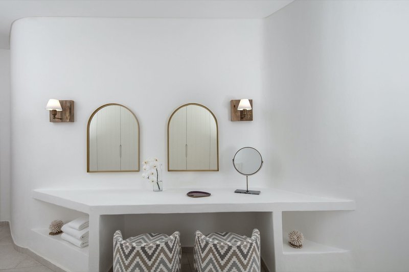 Anantara Santorini Abu Dhabi Retreat 10