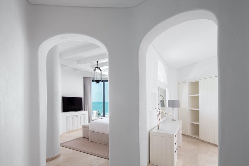 Anantara Santorini Abu Dhabi Retreat 11