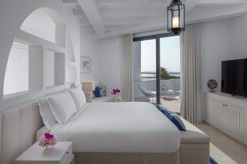 Anantara Santorini Abu Dhabi Retreat 13
