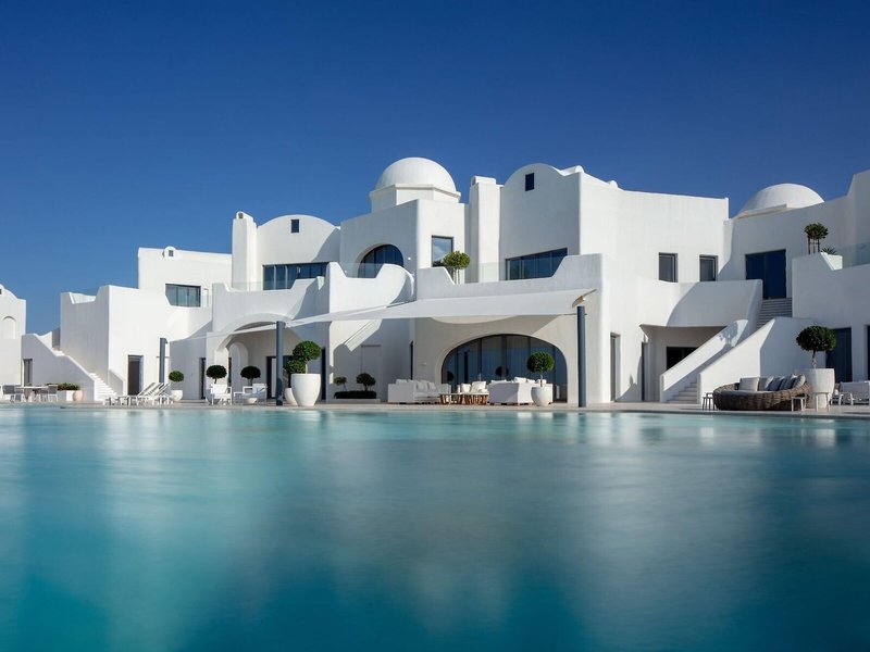 Anantara Santorini Abu Dhabi Retreat 1