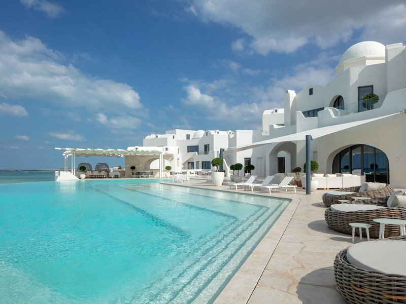 Anantara Santorini Abu Dhabi Retreat 11