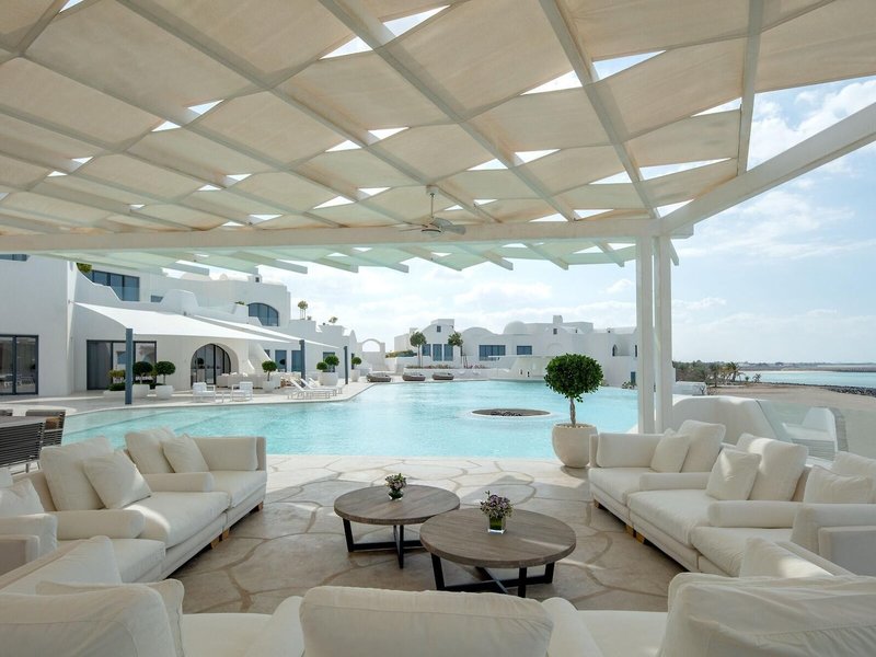 Anantara Santorini Abu Dhabi Retreat 16