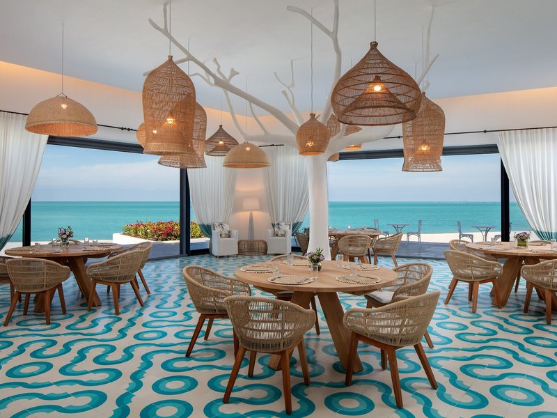 Anantara Santorini Abu Dhabi Retreat 18
