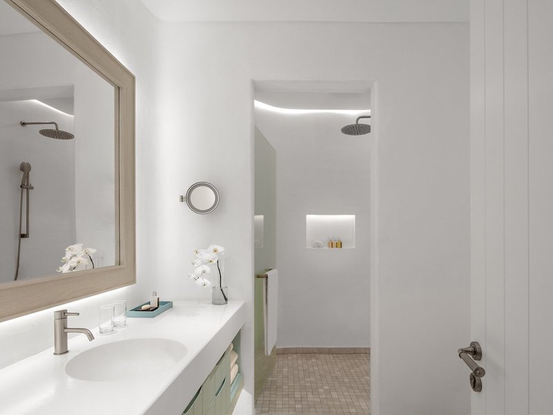 Anantara Santorini Abu Dhabi Retreat 36