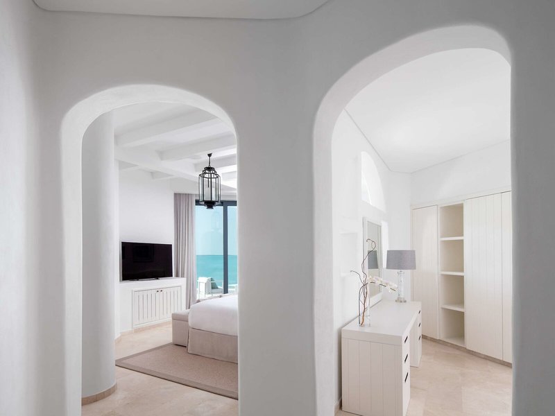Anantara Santorini Abu Dhabi Retreat 41
