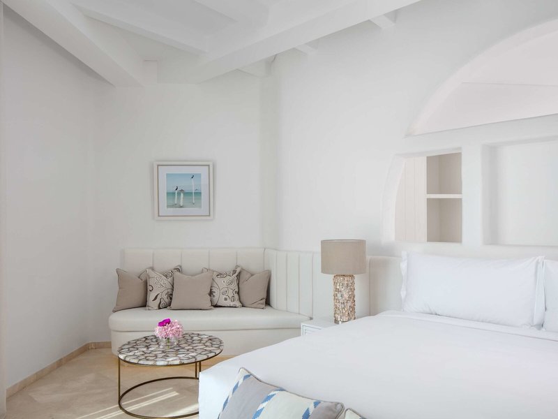 Anantara Santorini Abu Dhabi Retreat 42