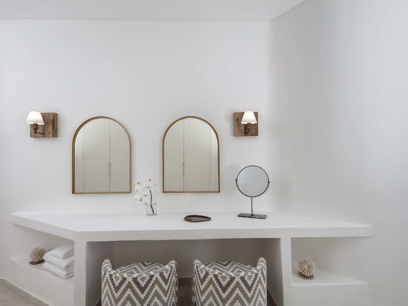 Anantara Santorini Abu Dhabi Retreat 43
