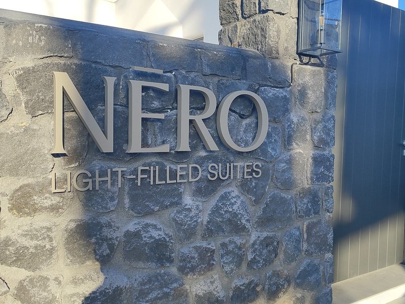 Néro Luxury Suites