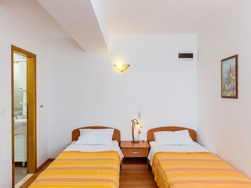 Apartments Milanovic 11