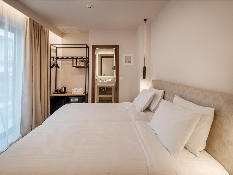 IRA Hotel 22