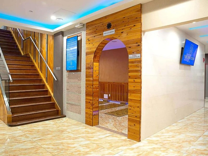 Radisson Martinique on Broadway 7
