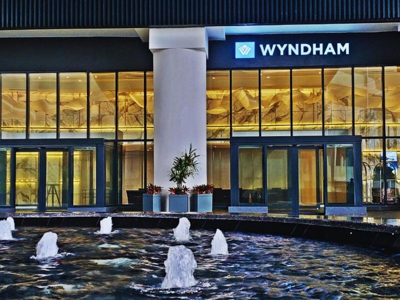Wyndham Ion Majestic Hotel 4