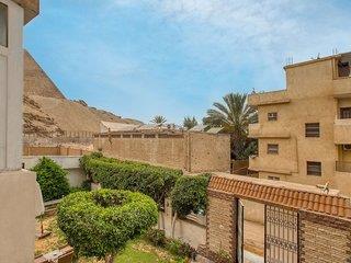 Villa Khufu Pyramids Hotel