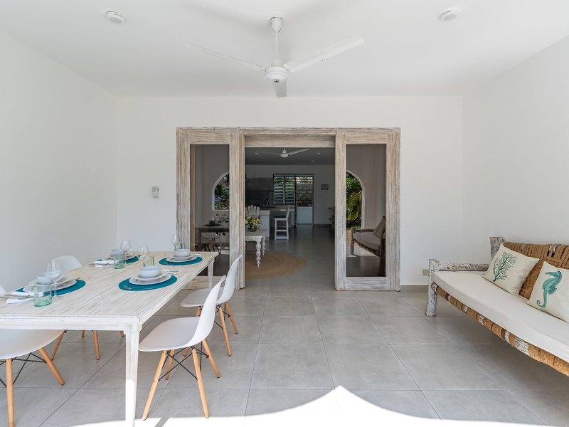 Hibiscus Home & Apartments 11