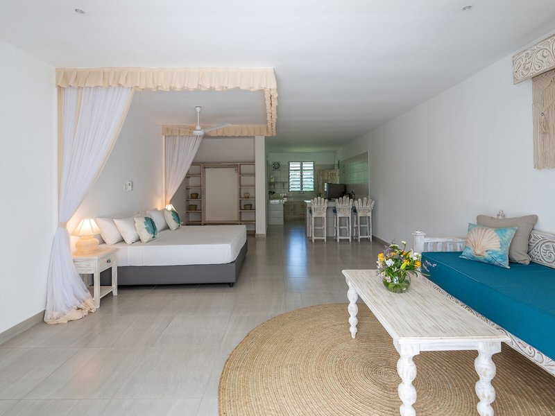 Hibiscus Home & Apartments 16