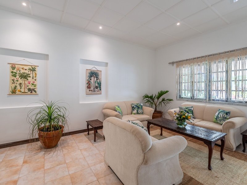 Hibiscus Home & Apartments 23