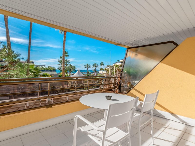 Holiday Inn Nice - Saint Laurent Du Var 8