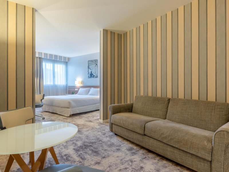 Holiday Inn Nice - Saint Laurent Du Var 47
