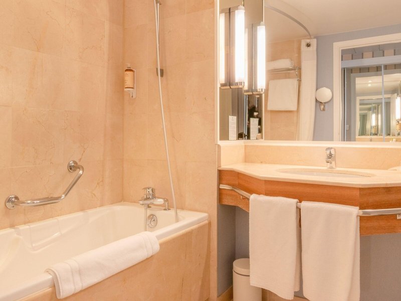 Holiday Inn Nice - Saint Laurent Du Var 49
