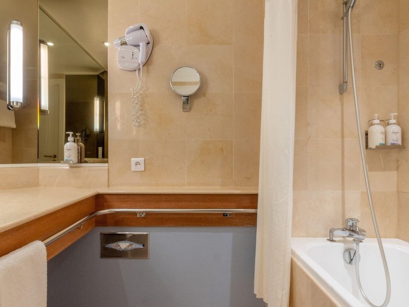 Holiday Inn Nice - Saint Laurent Du Var 50
