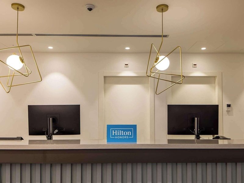Hampton By Hilton Locarno 13