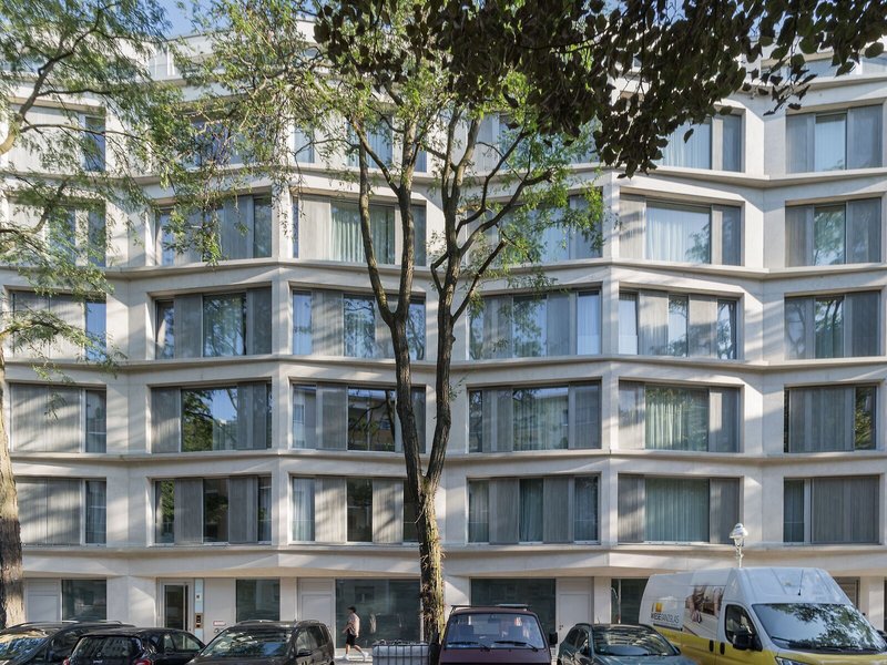 Carlotta Apartments