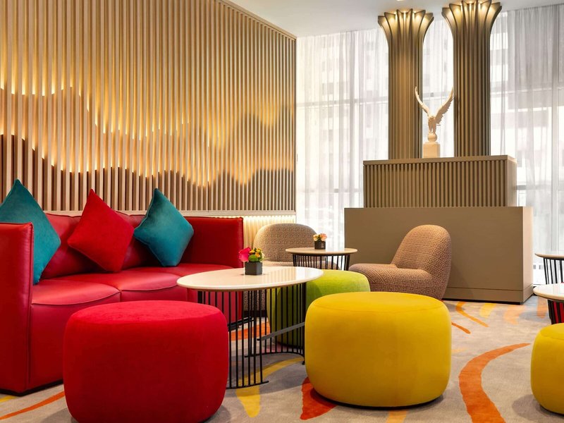 La Quinta by Wyndham Abu Dhabi Al Wahda 9 - Lounge / Lobby