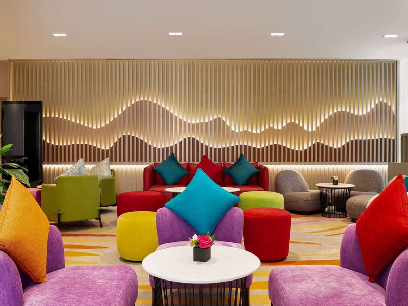 La Quinta by Wyndham Abu Dhabi Al Wahda 10 - Lounge / Lobby