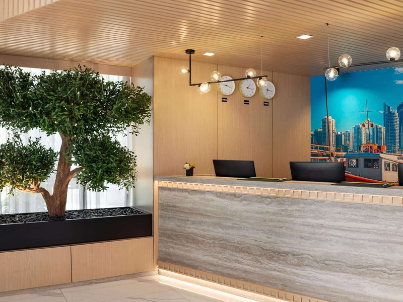 La Quinta by Wyndham Abu Dhabi Al Wahda 13 - Lounge / Lobby