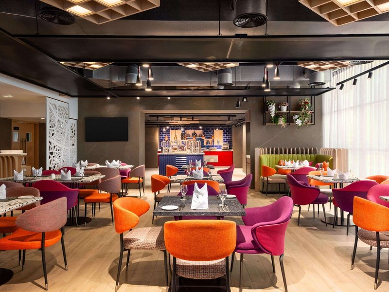 La Quinta by Wyndham Abu Dhabi Al Wahda 17 - Restaurant