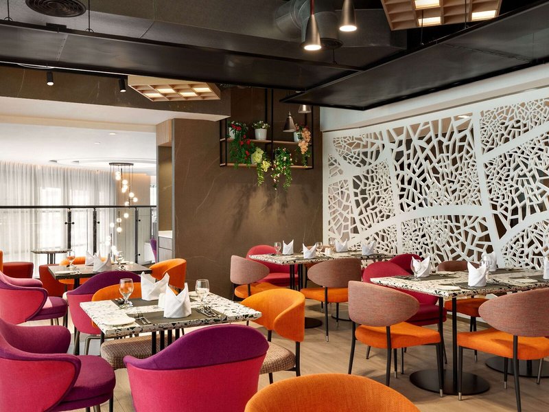 La Quinta by Wyndham Abu Dhabi Al Wahda 20 - Restaurant