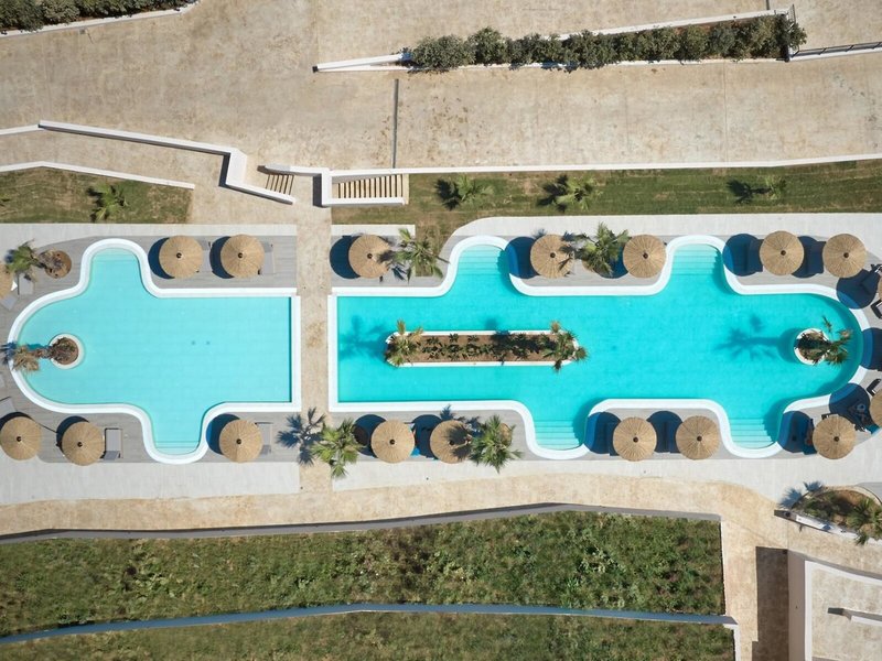 Oros Luxury Beach Resort 9