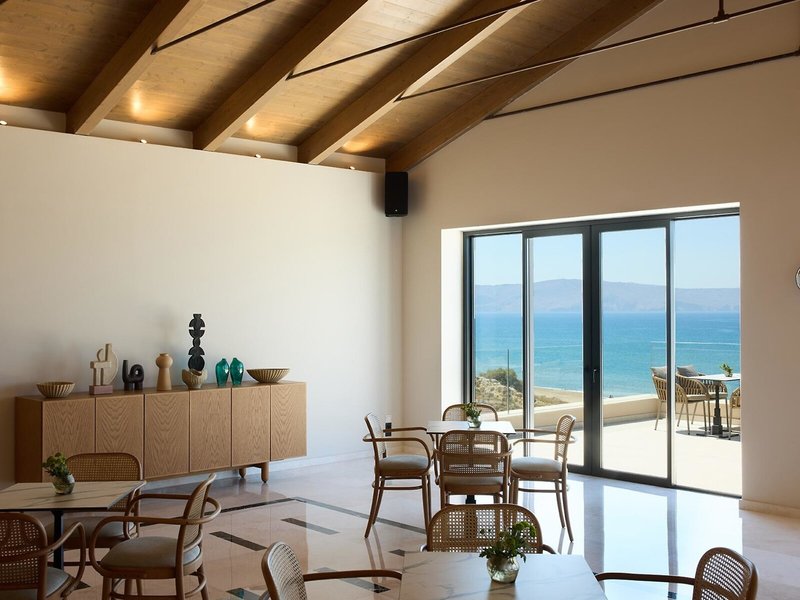 Oros Luxury Beach Resort 46
