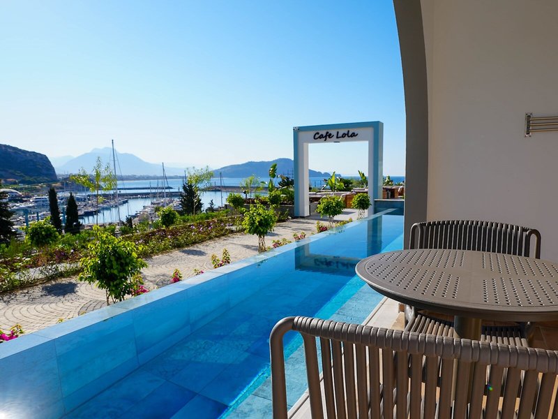 Ada Port Hotel 23