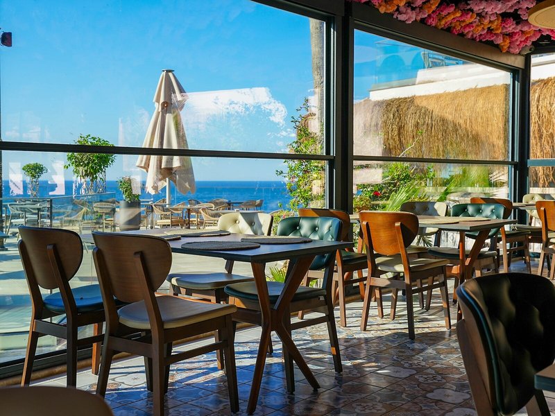 Ada Port Hotel 27