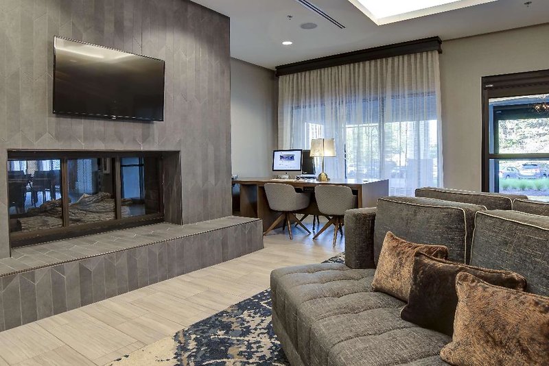 DoubleTree by Hilton Harrisonburg 5