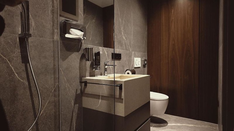 Bellman Hotel 3
