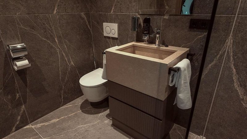 Bellman Hotel 5