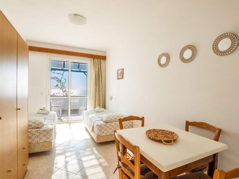 Lefkos Studios and Apartments 2