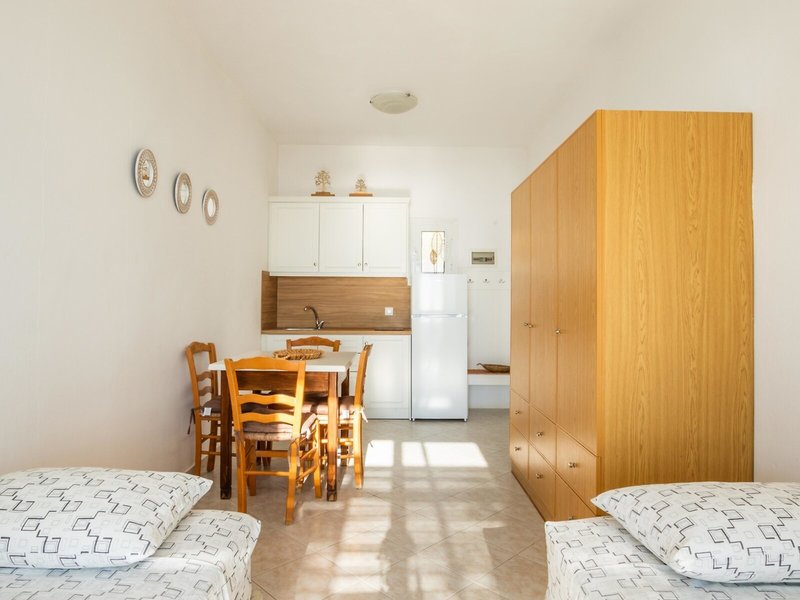 Lefkos Studios and Apartments 8