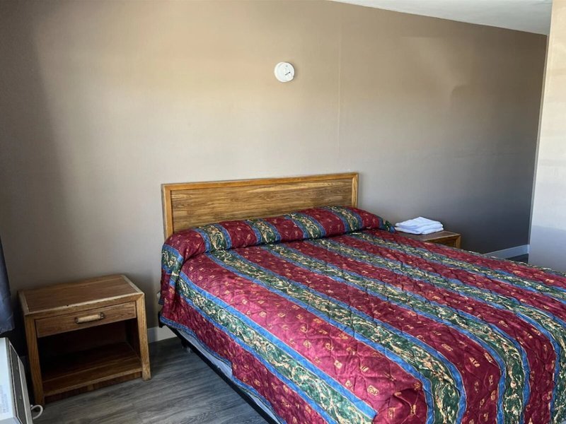 Carl's Motel 5 - Room Example