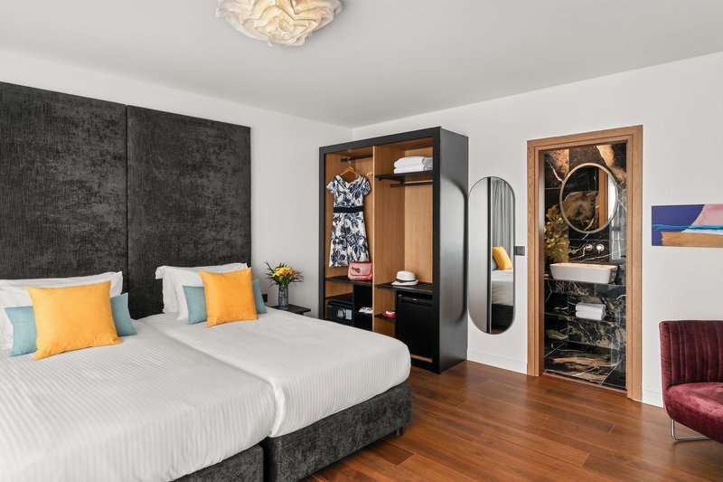 The Athenaeum Luxury Hotel 13