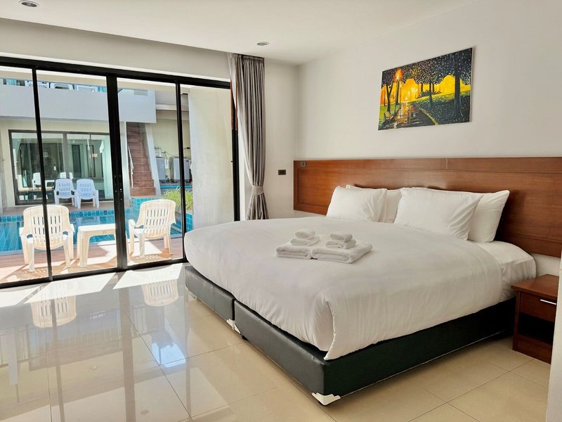XAYA Pool Access Resort 8