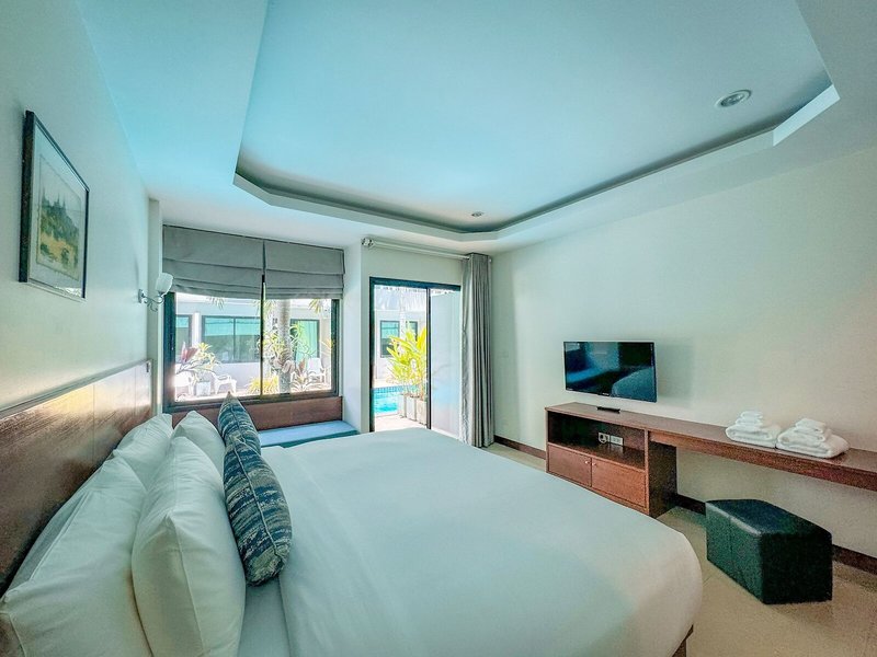 XAYA Pool Access Resort 10