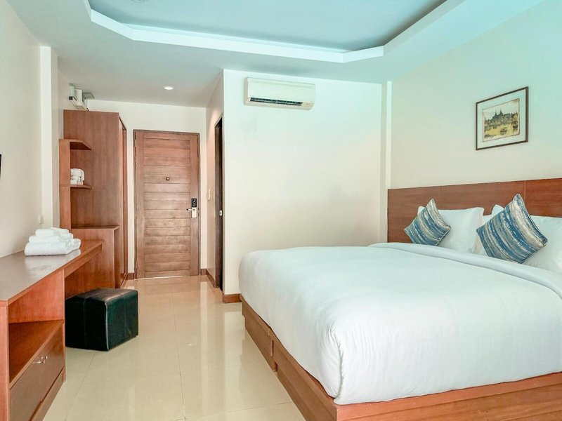 XAYA Pool Access Resort 14