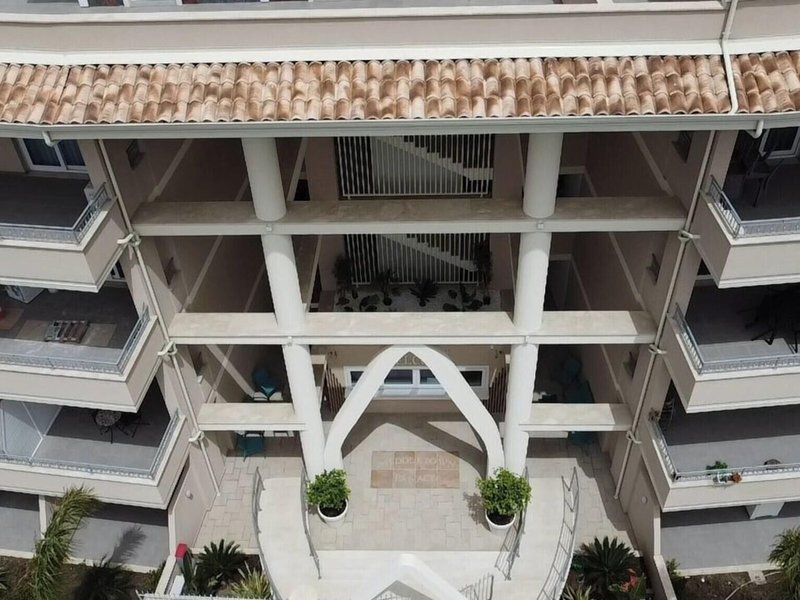 Middle Town Palace Tropea 1