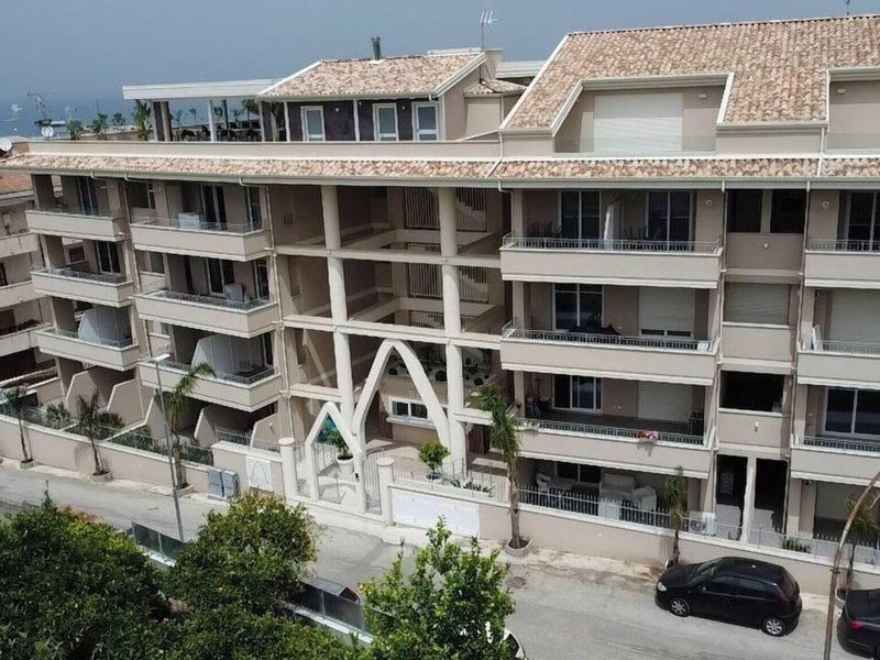 Middle Town Palace Tropea 3