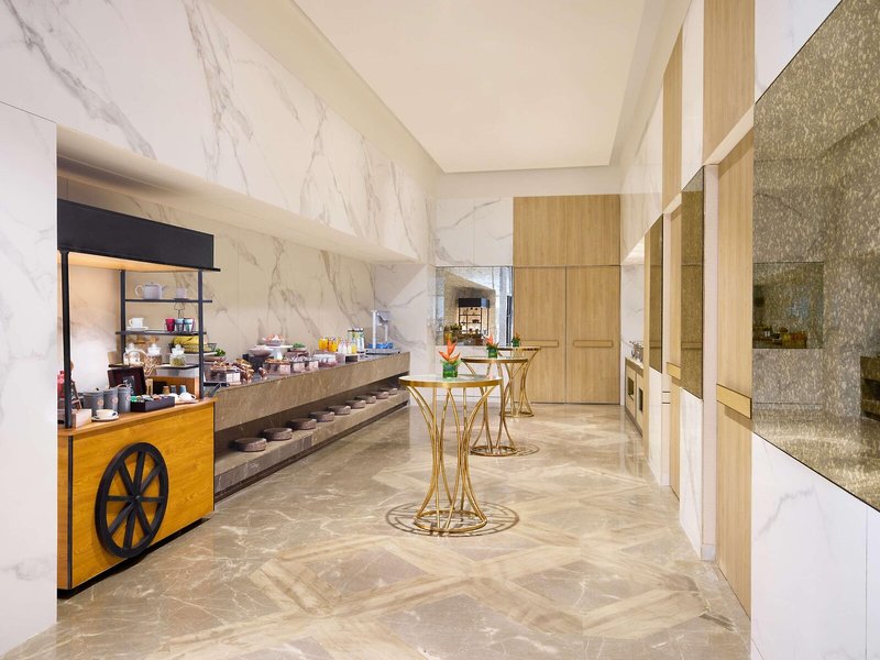 Novotel New Delhi City Centre 5