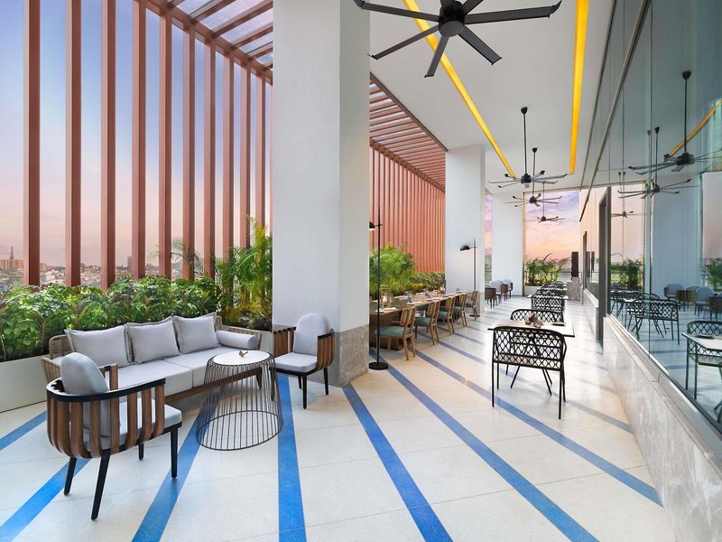Novotel New Delhi City Centre 8