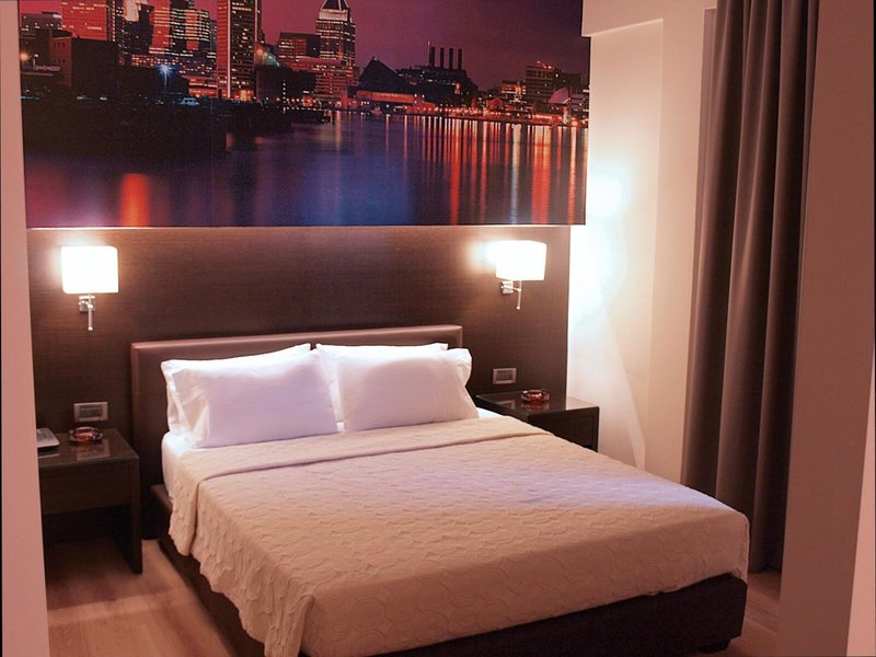 Athens City 28 - Room Example